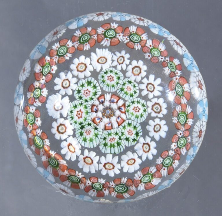 Baccarat. Presse-papiers à motif de quatre cercles concentriques de bonbons pol…