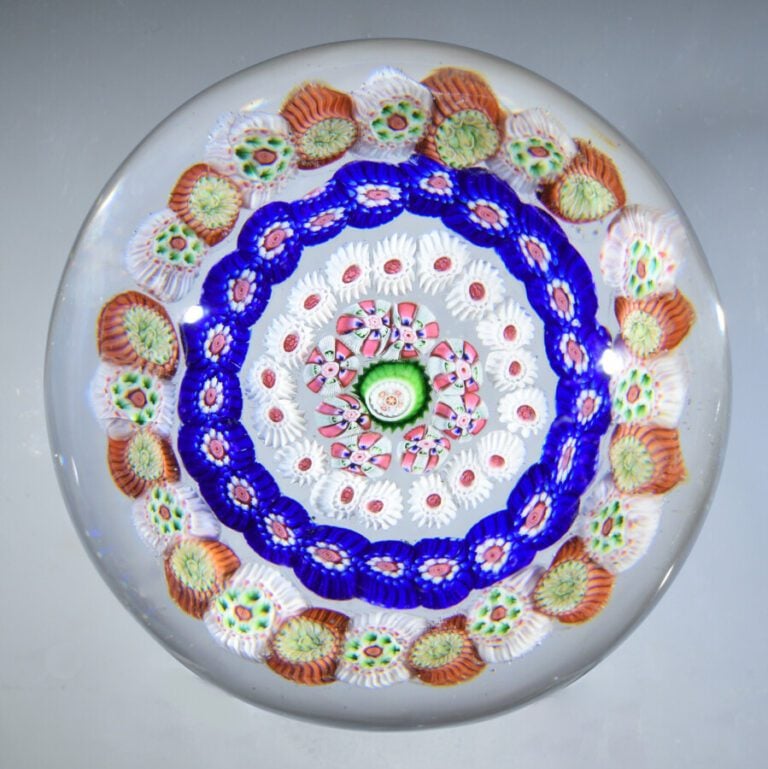 Baccarat.Presse-papiers à motif de quatre cercles concentriques de bonbons poly…