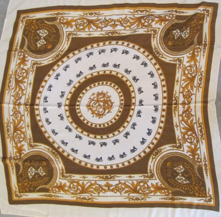 Carré Hermes fond beige
