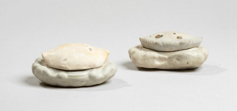 CHINE - XIIIe/XIVe siècleDeux boites en forme de crabes en porcelaine émaillée…