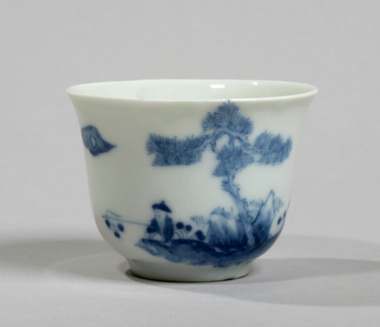 CHINE - XIXe siècle - Sorbet à bord évasé en porcelaine décorée en bleu sous co…