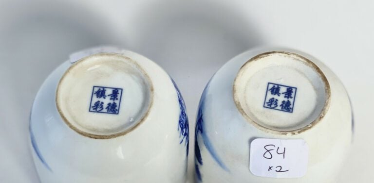 CHINE - XXème -Deux sorbets en porcelaine à décor en bleu sous couverte de grue…
