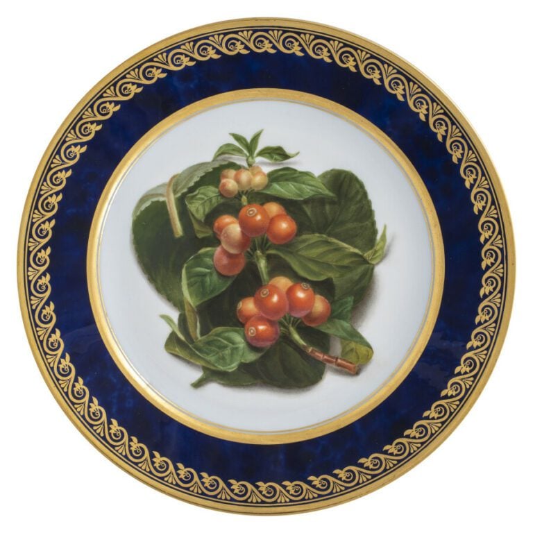 Deux assiettes du service de la duchesse de Berry, décor polychrome de fruits d…