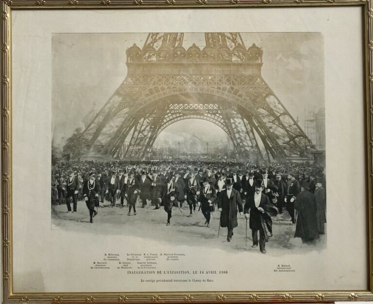 Ensemble de pages du catalogue de l'exposition universelle de 1900 encadrées en…