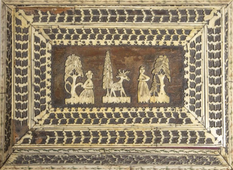 Kholmogory.Coffret en os(accidents) - 20 x 28 x 21 cm