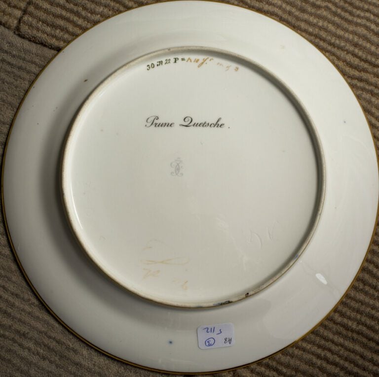 Le service de Marie-Caroline de Bourbon-Siciles, duchesse de Berry, - en porcel…
