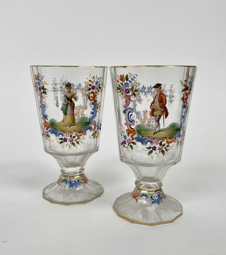 Lobmeyr. Deux verres à piédouche en verre taillé à côtes plates et décor émaill…