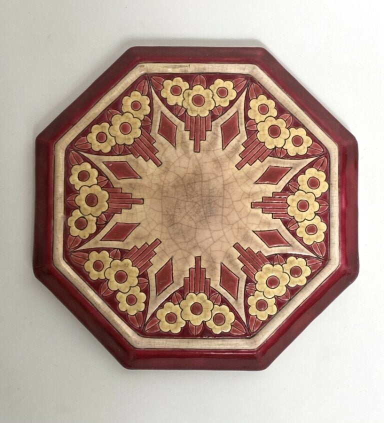 LONGWY. - Lot de deux dessous de plats : - - Dessous de plat hexagonal en Faïen…