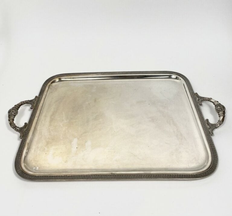 Lot de 3 plateaux à anses en métal argenté ( : rubans croisés (32 x 41.5 cm), p…