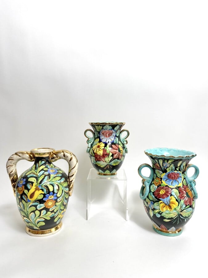 MONACO. Vase à anses torsadées à décor floral émaillé., deux vases à anses muni…