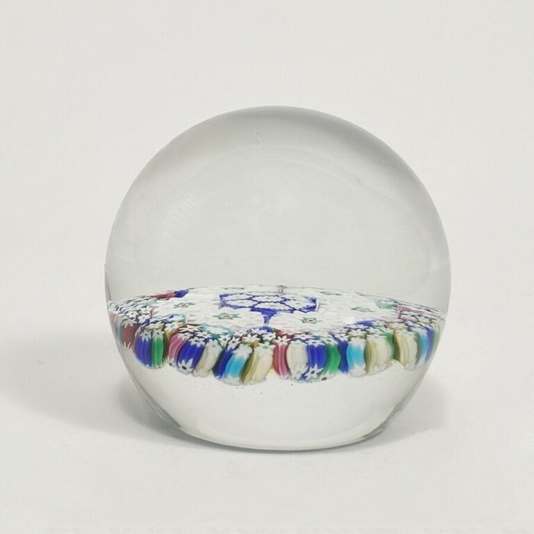 Murano. Presse-papiers à motif de millefiori de deux cercles de bonbons polychr…