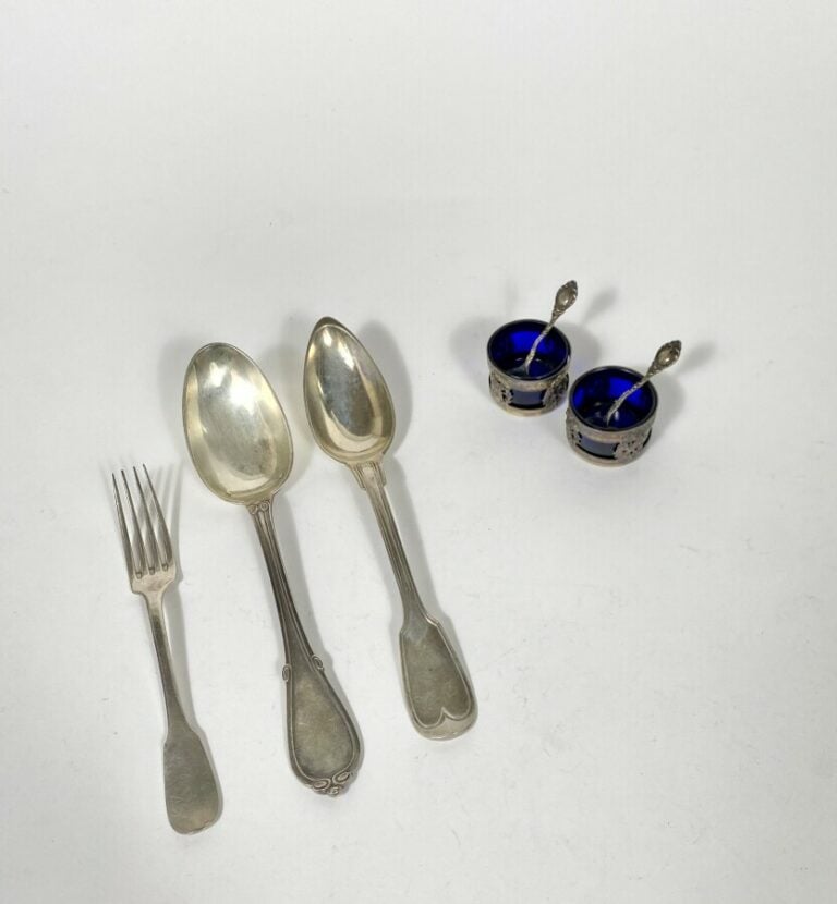 Paire de salerons circulaires en argent, à décor ajouré de paniers fleuris et f…