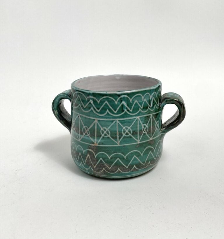 Robert PICAULT (1919-2000) - Pot deux anses en céramique émaillée verte à décor…