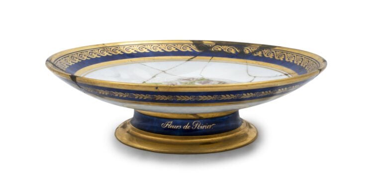 SEVRES - 3 compotiers ronds à piédouche, décor polychrome à l'intérieur du comp…