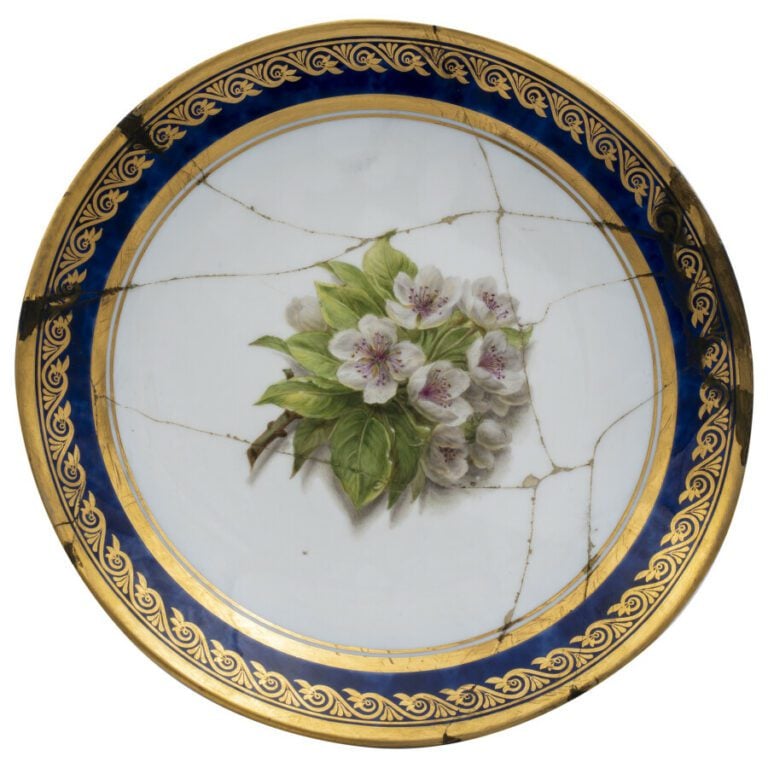 SEVRES - 3 compotiers ronds à piédouche, décor polychrome à l'intérieur du comp…