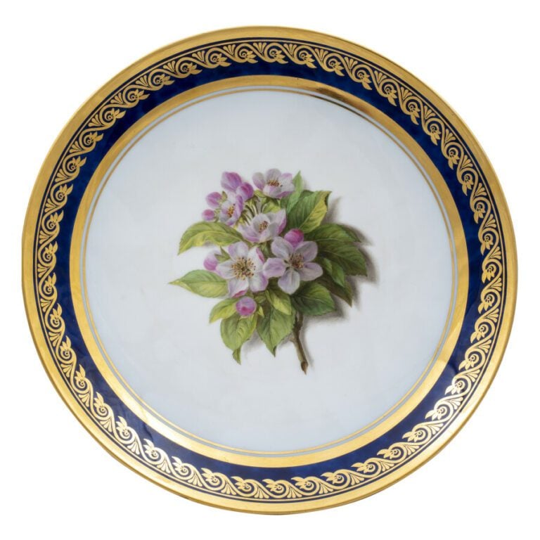 SEVRES - 3 compotiers ronds à piédouche, décor polychrome à l'intérieur du comp…
