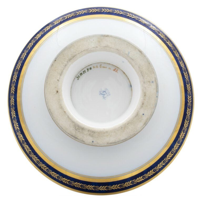 SEVRES - 4 compotiers ronds à piédouche, décor polychrome à l'intérieur des com…
