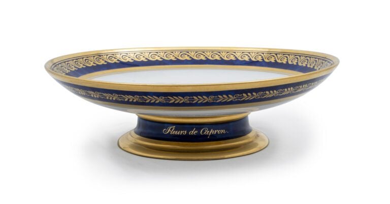 SEVRES - 4 compotiers ronds à piédouche, décor polychrome à l'intérieur des com…