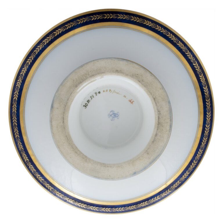SEVRES - 4 compotiers ronds à piédouche, décor polychrome à l'intérieur des com…