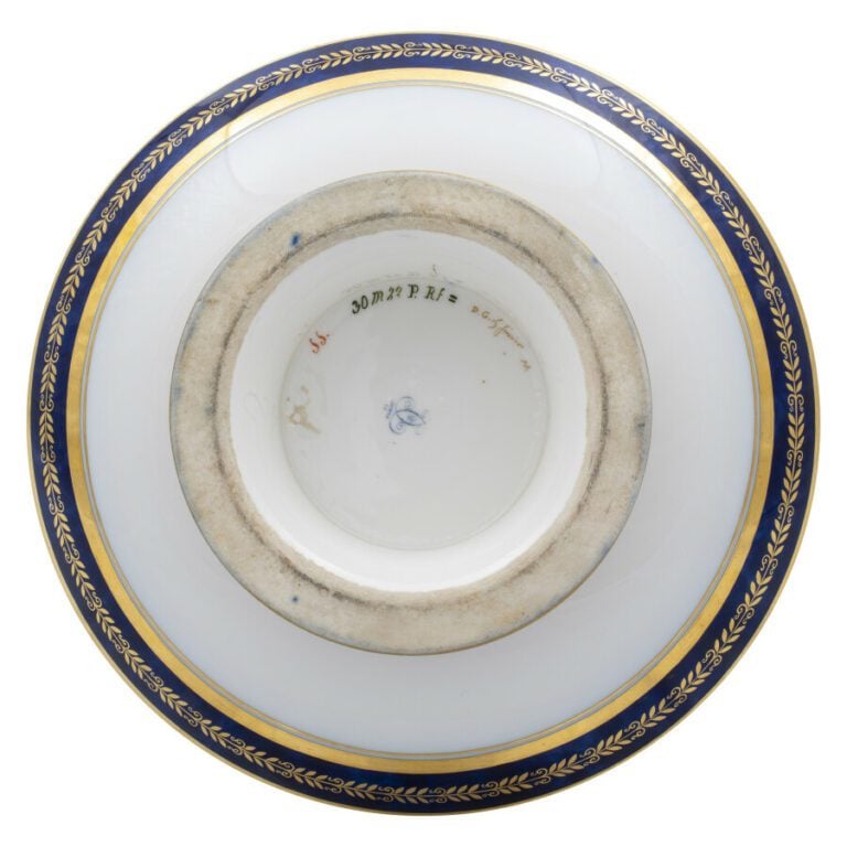 SEVRES - 4 compotiers ronds à piédouche, décor polychrome à l'intérieur des com…