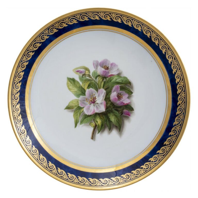 SEVRES - 4 compotiers ronds à piédouche, décor polychrome à l'intérieur des com…