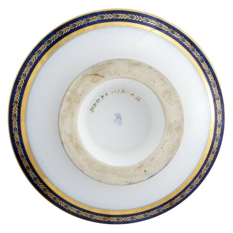 SEVRES - 4 compotiers ronds à piédouche, décor polychrome à l'intérieur des com…