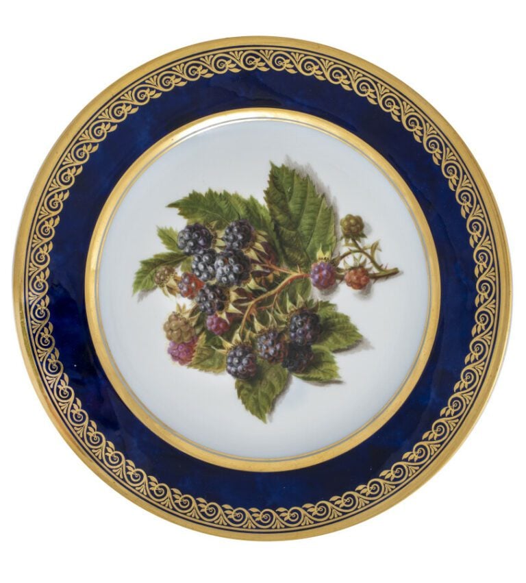 SEVRES - 6 assiettes du service de la duchesse de Berry, décor polychrome de fr…