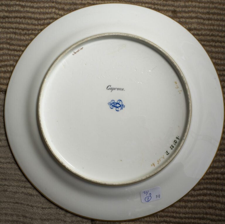 SEVRES - 6 assiettes du service de la duchesse de Berry, décor polychrome de fr…