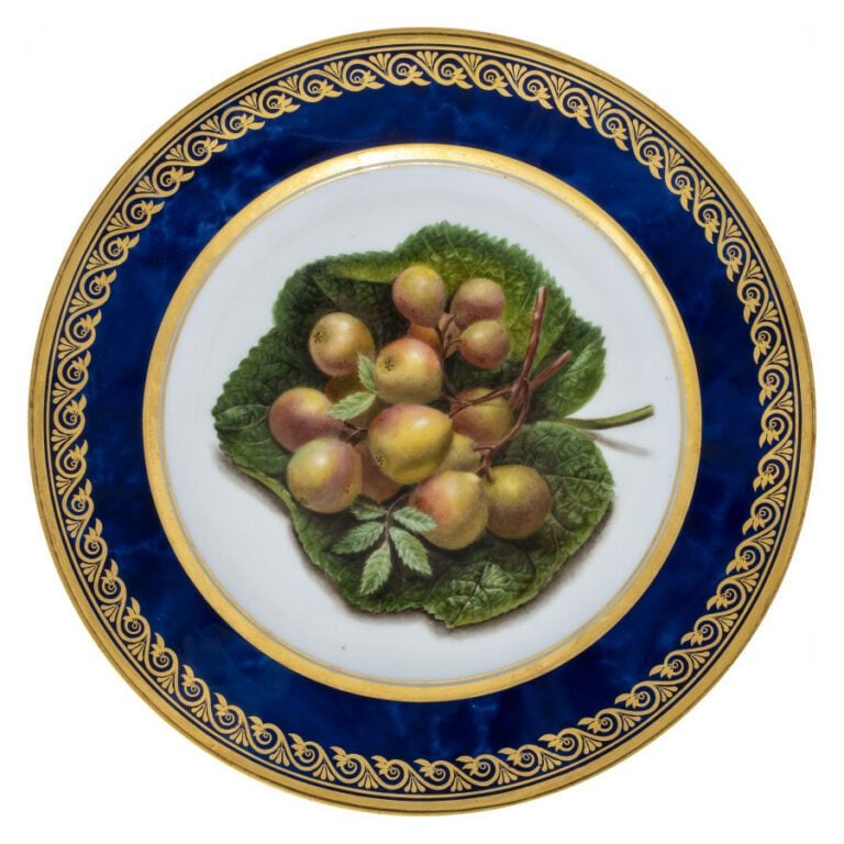 SEVRES - 6 assiettes du service de la duchesse de Berry, décor polychrome de po…