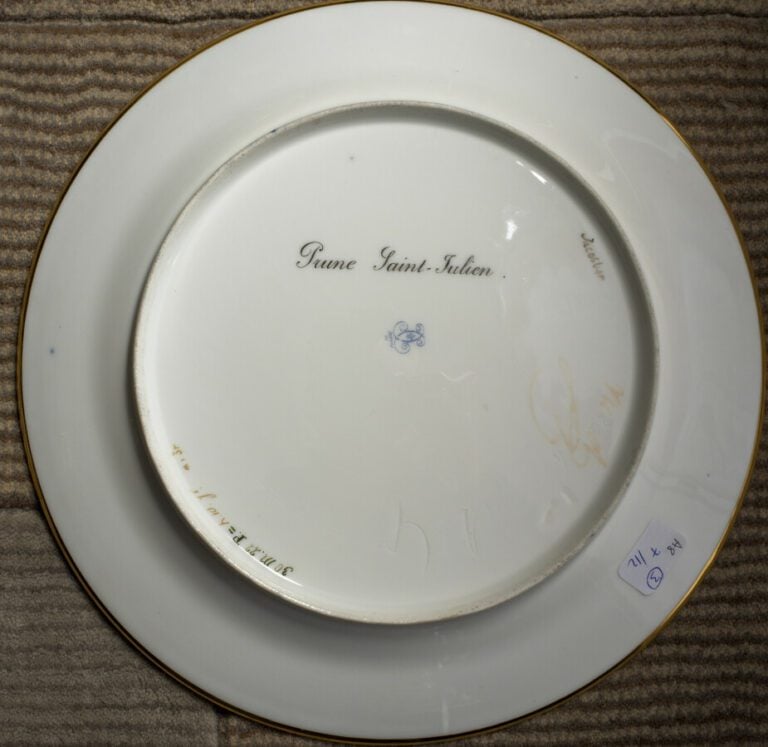 SEVRES - 6 assiettes du service de la duchesse de Berry, décor polychrome de pr…