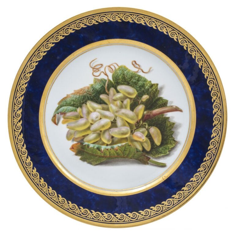 SEVRES - 6 assiettes du service de la duchesse de Berry, décor polychrome de ra…