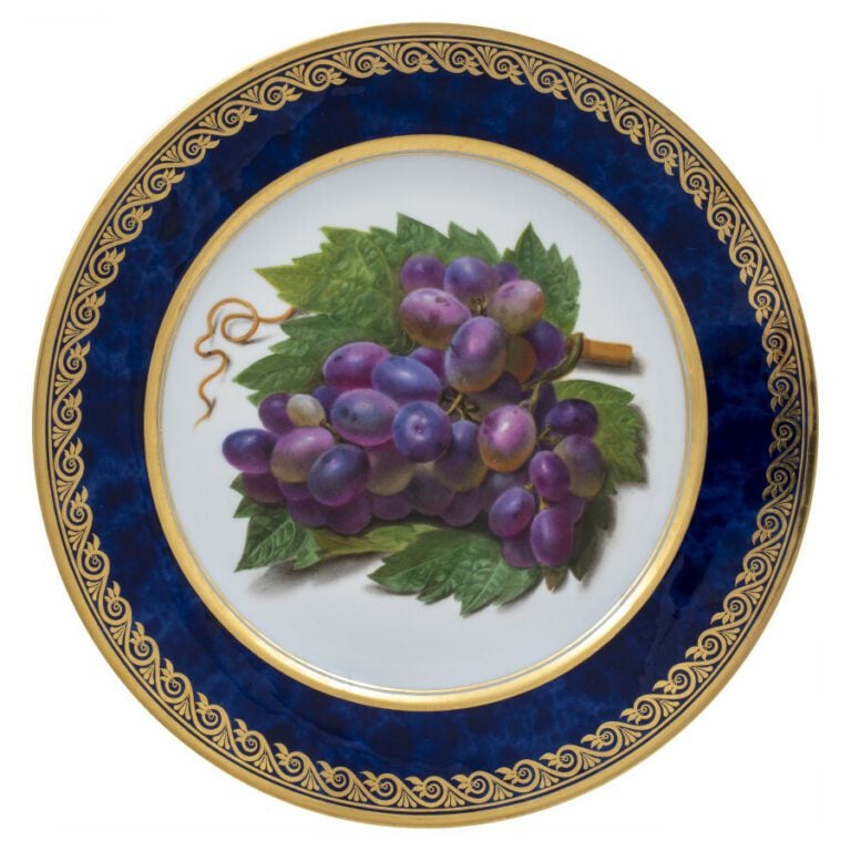 SEVRES - 6 assiettes du service de la duchesse de Berry, décor polychrome de ra…