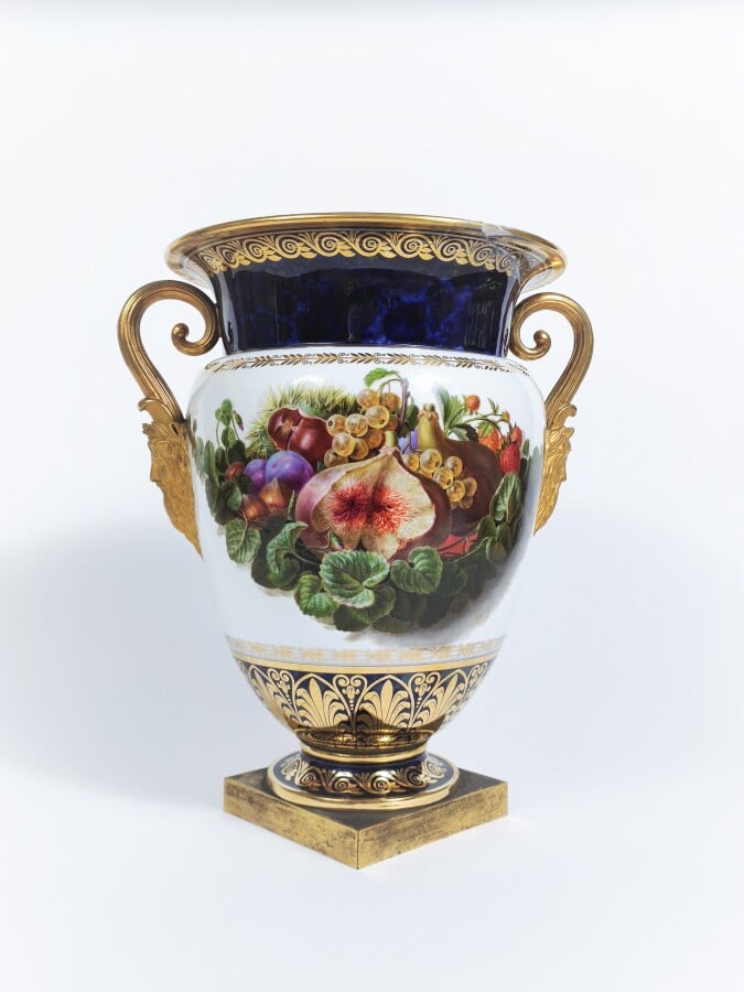 SEVRES - Paire de glacières couvertes de forme « vases B » et leurs intérieurs…