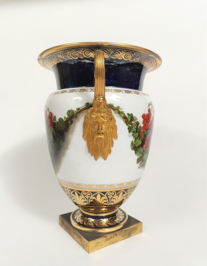 SEVRES - Paire de glacières couvertes de forme « vases B » et leurs intérieurs…
