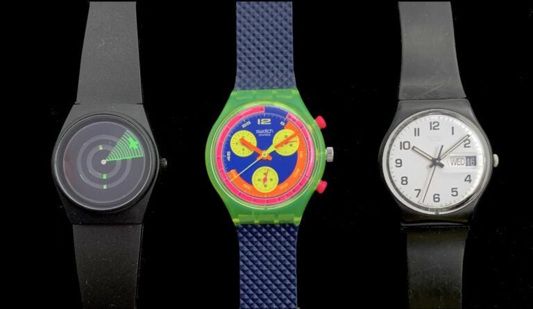 SWATCH - Trois BRACELETS MONTRES, dont une chronographe, trois compteurs. Mouve…