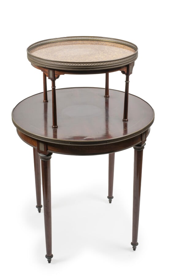 Table à thé en acajou et placage d'acajou ; de forme circulaire, le plateau reç…