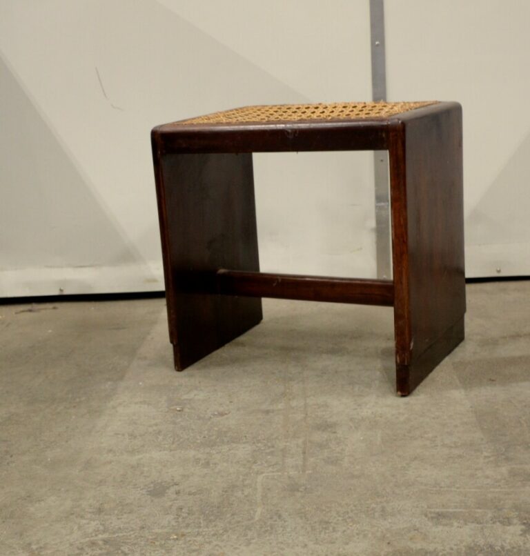 Tabouret rectangulaire en bois de placage à assise cannéz.45 x 46 x 35 cm