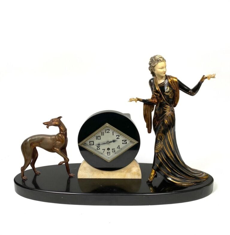 Travail français 1940-50 - Pendule à la femme et au lévrier - en marbre et comp…