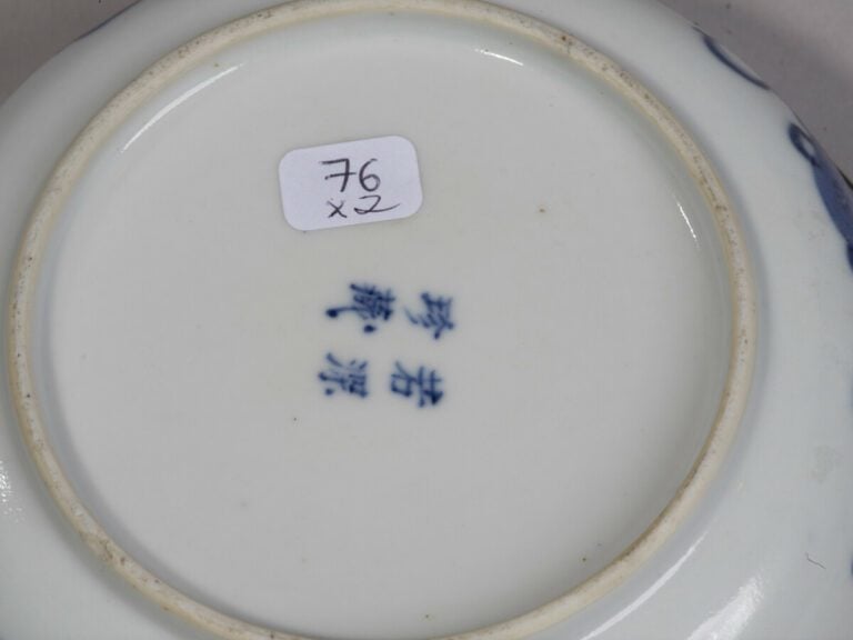 VIETNAM, Hue - XIXe siècle- Bol couvert en porcelaine à décor en bleu sous couv…