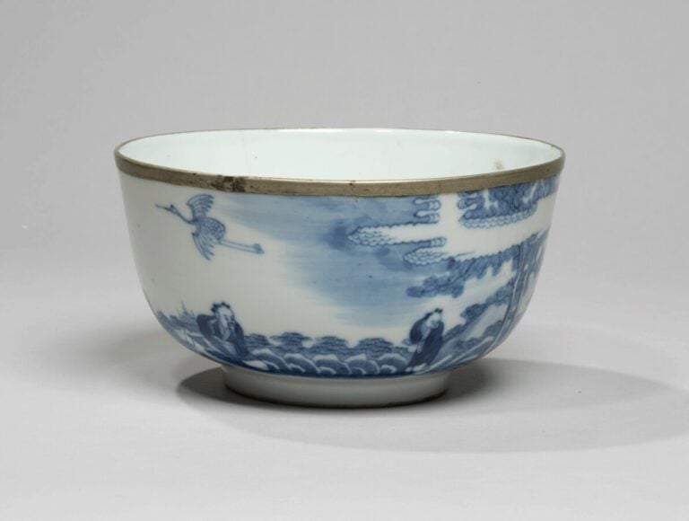 VIETNAM, Hue - XIXe siècle - Bol en porcelaine à décor en bleu sous couverte de…