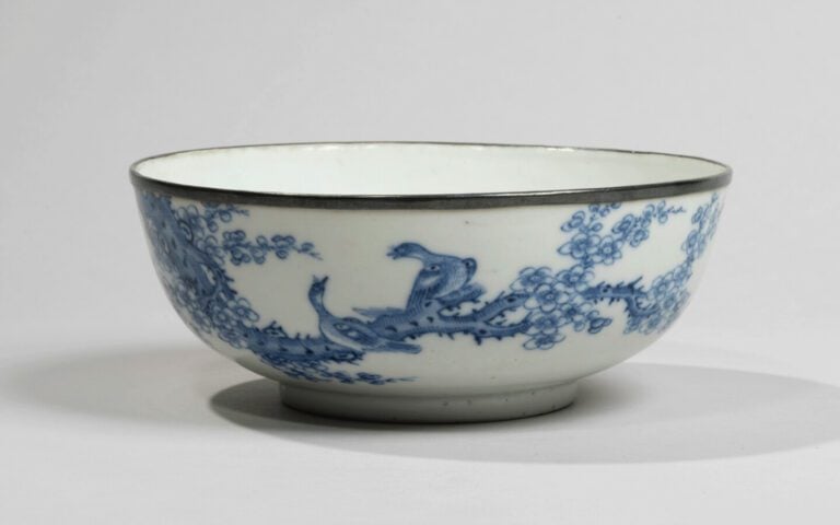 VIETNAM, Hue - XIXe siècle -Bol en porcelaine à décor en bleu sous couverte d'u…