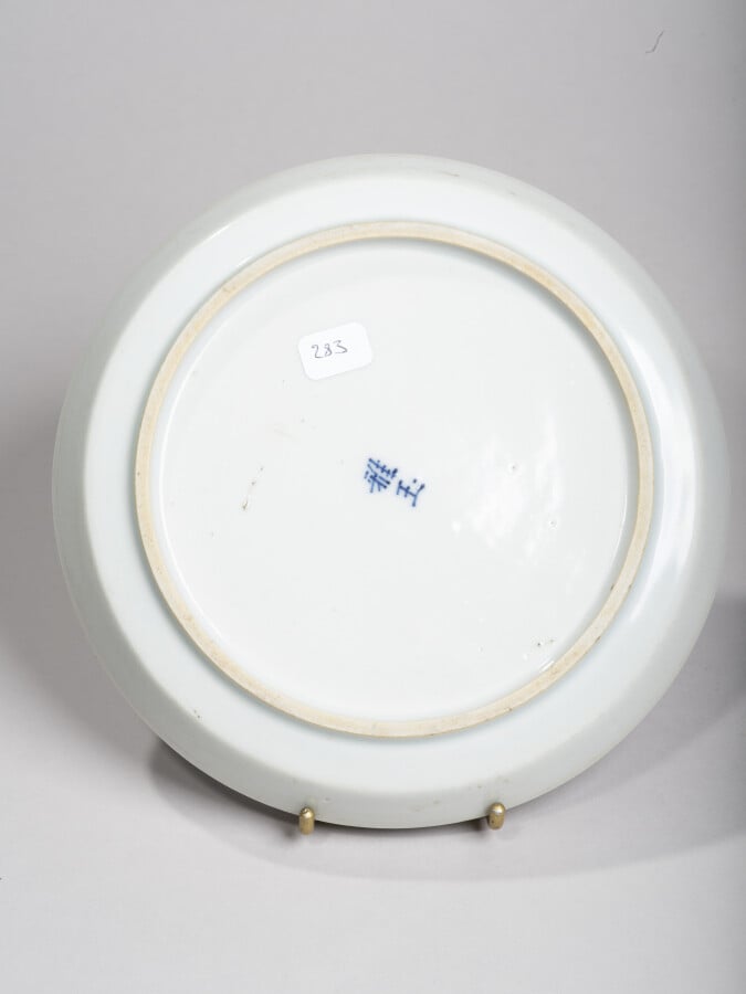 VIETNAM, Hue - XIXe siècle - Coupe en porcelaine à décor en bleu sous couverte…