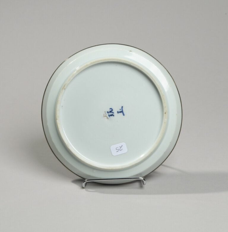 VIETNAM, HUE - XIXe siècle - Coupe en porcelaine à décor en bleu sous couverte…