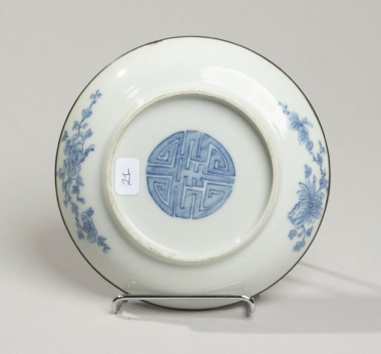 VIETNAM, HUE - XIXe siècle- Coupe en porcelaine à décor en bleu sous couverte d…