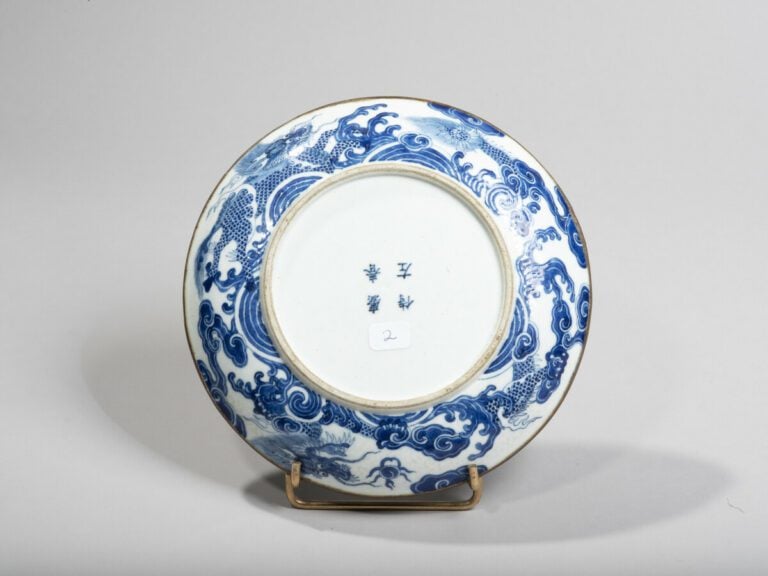 VIETNAM, Hue - XIXe siècle- Coupe en porcelaine à décor en bleu sous couverte d…