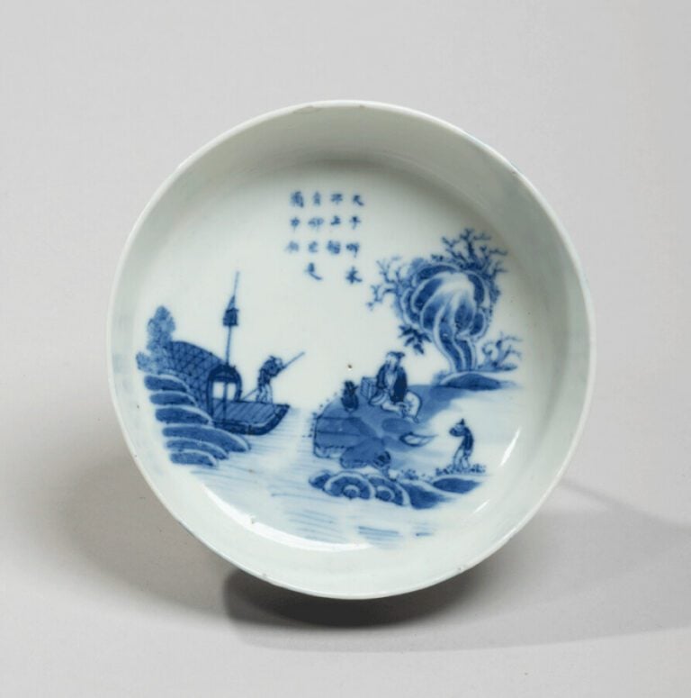 VIETNAM, Hue - XIXe siècle - Coupe en porcelaine décorée en bleu sous couverte…