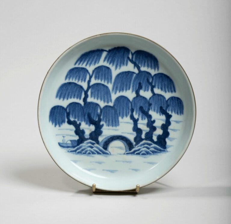 VIETNAM, Hue - XIXe siècle - Coupe en porcelaine décorée en bleu sous couverte…