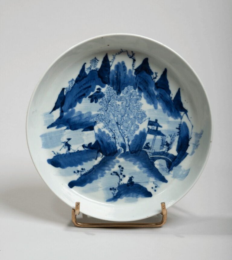 VIETNAM, Hue - XIXe siècle- Coupe en porcelaine décorée en bleu sous couverte d…