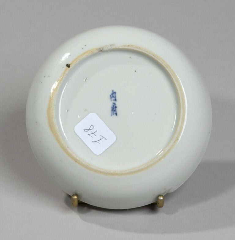 VIETNAM, Hue - XIXe siècle- Coupelle en porcelaine à décor en bleu sous couvert…