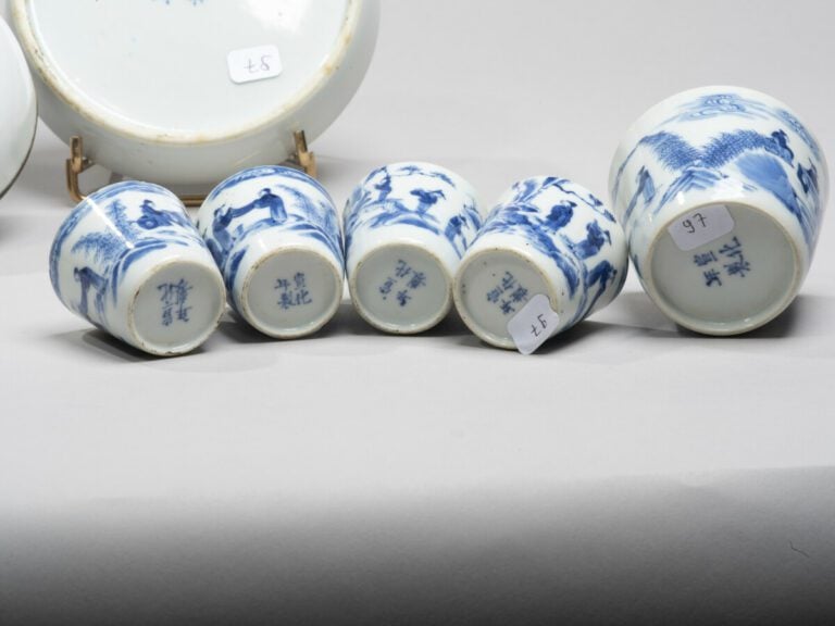 VIETNAM, Hue - XIXe siècle- Ensemble comprenant cinq sorbets et deux coupelles…
